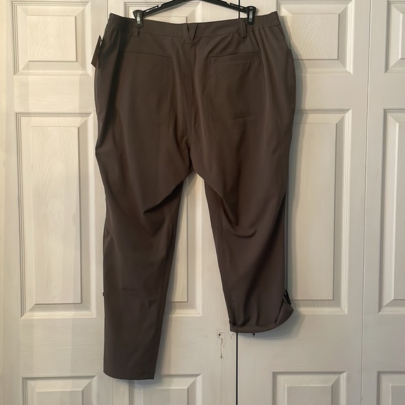 Women's Plus Breezeshooter Slim Leg Pants - Picture 3 of 5